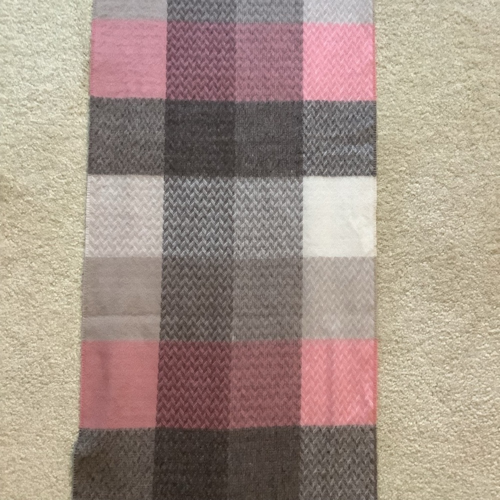 London Fog Cashmink Pink and Cream Scarf Made in Germany - Picture 9 of 12